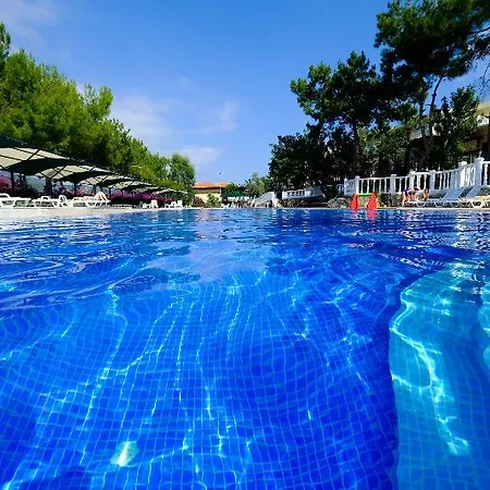 Larissa Hill 5* Konaklı
