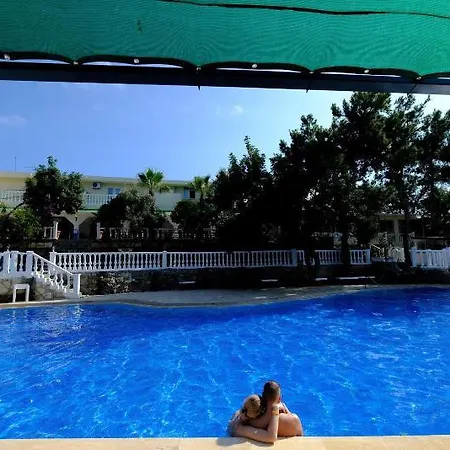 Larissa Hill 5* Konaklı