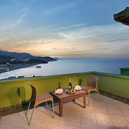 Hotel Larissa Hill 5*